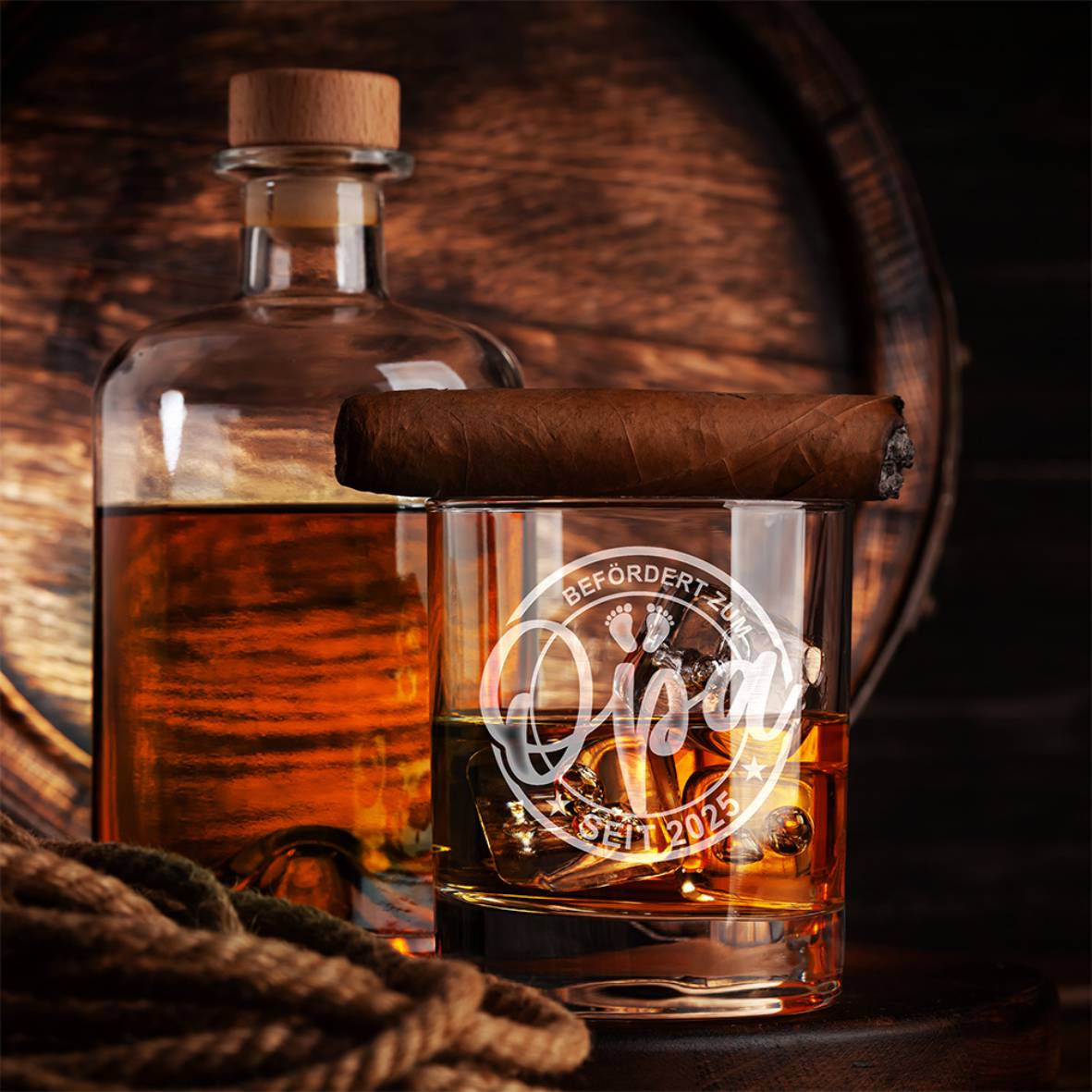 Personalisiertes Whiskey Glas "Befördert zum Opa" mit Geburtsjahr - FOTOFOL