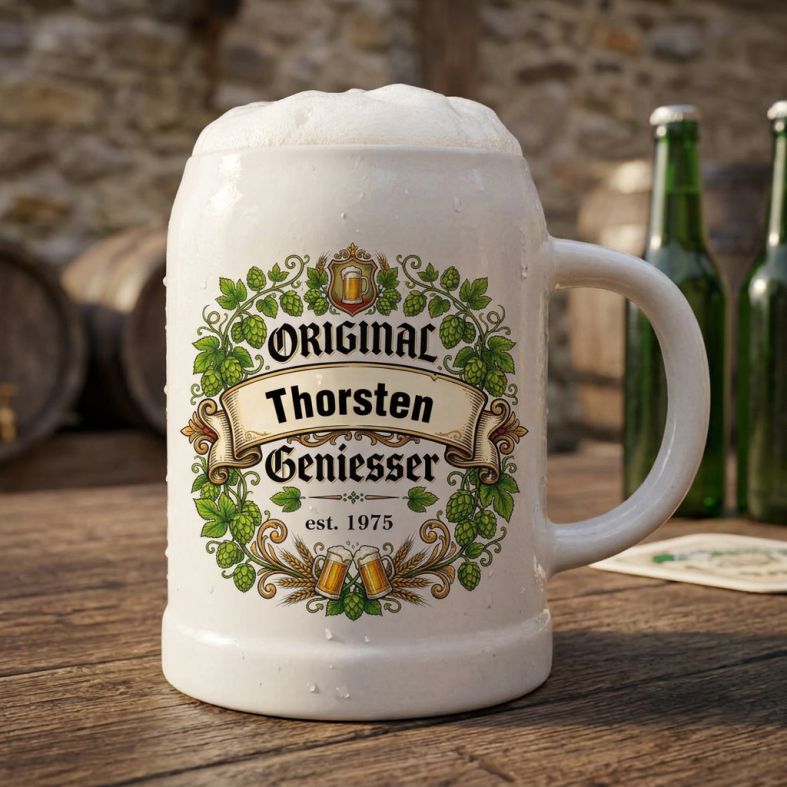FOTOFOL - Bierkrug personalisiert mit Namen, Bierkrug mit Jahreszahl, Bierkrug bedrucken individuell, personalisierte Biergeschenke Männer, Geschenk für Bierliebhaber, Bierkrug selbst gestalten, Bierkrug grau Keramik, Männergeschenk Bier personalisiert, Vatertagsgeschenk Bierkrug, Bierkrug 500ml mit Namen, Geburtstag Biergeschenk, Bierkrug Geniesser, originelle Biergeschenke, personalisierter Krug Deutschland, Bierkrug Hopfen Design