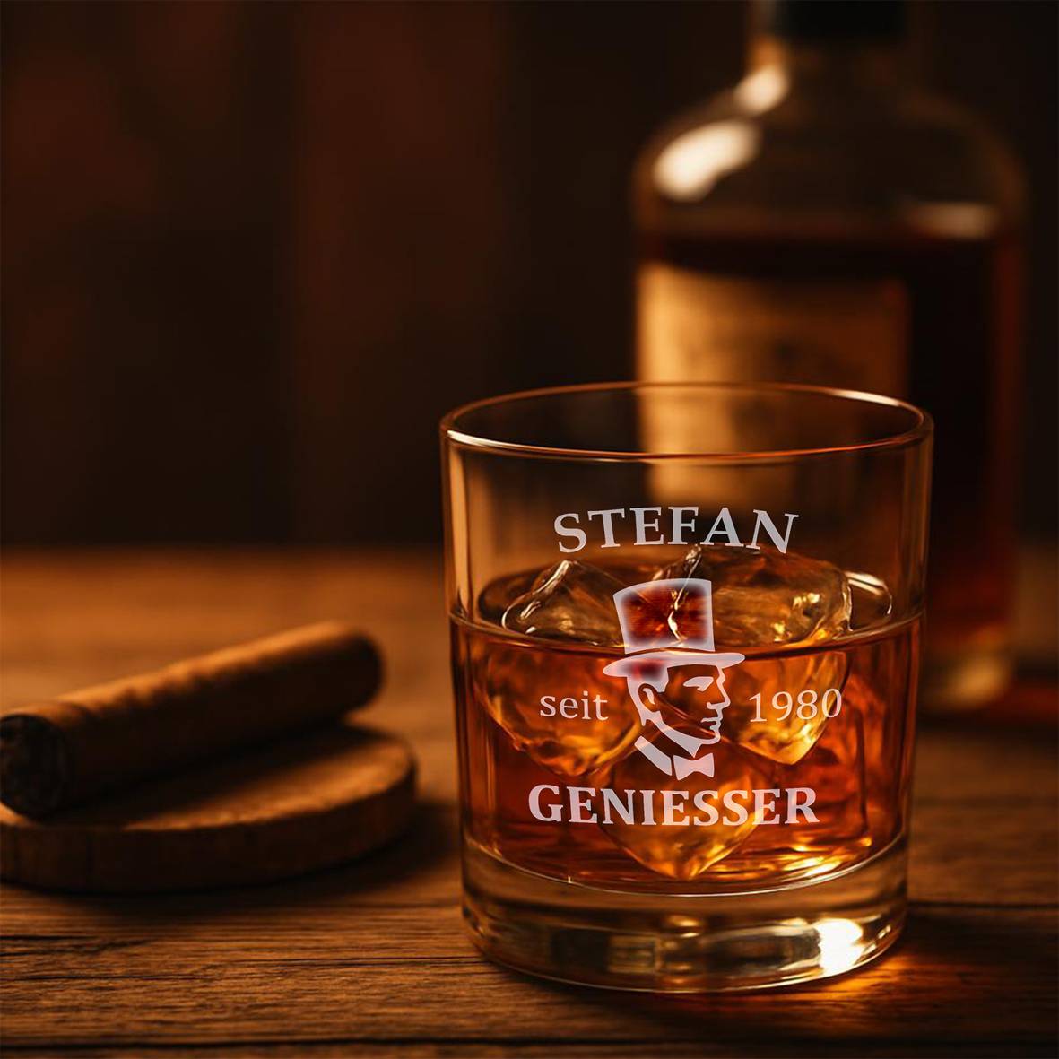 Personalisiertes Whiskey Glas "Geniesser" mit Name und Geburtsjahr - FOTOFOL