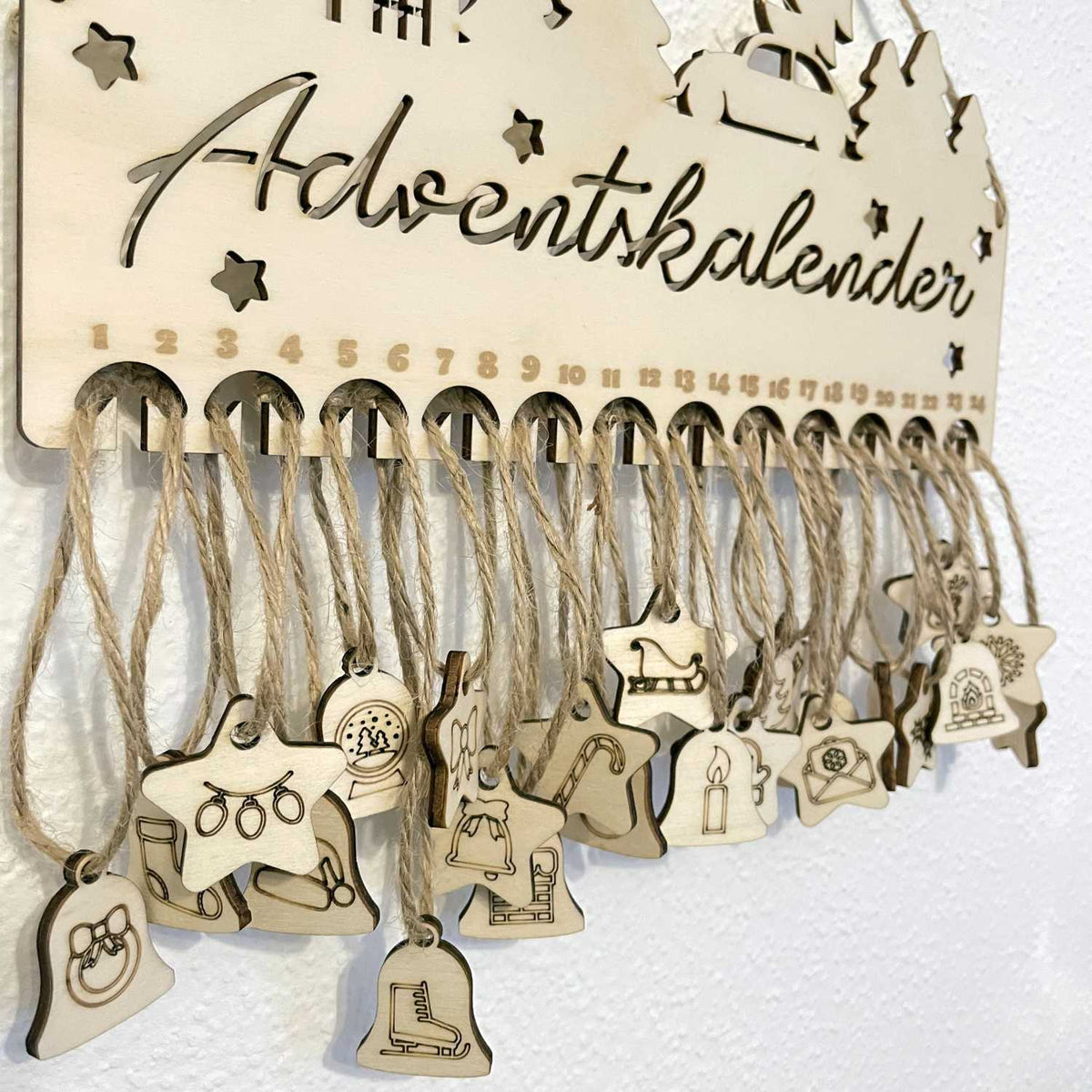 Adventskalender aus Birkensperrholz mit Symbole statt Ziffern - selbst basteln - FOTOFOL