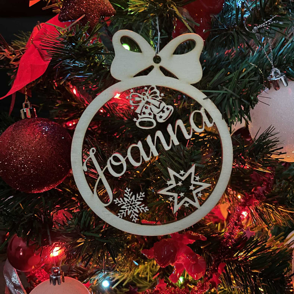 FOTOFOL Personalisierte Weihnachtskugeln aus Holz | Christbaumkugeln mit Namen | Schmücken Sie Ihren Baum mit bezaubernden Weihnachtskugeln aus Holz | Gestalte deine personalisierten Weihnachtskugeln ganz einfach selbst und schaffe so eine bleibende Erinnerung