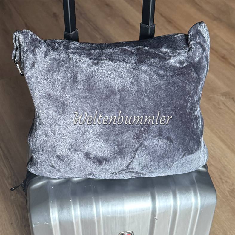2-in-1 Reisekissen und Reisedecke, personalisierbar mit Namen - FOTOFOL